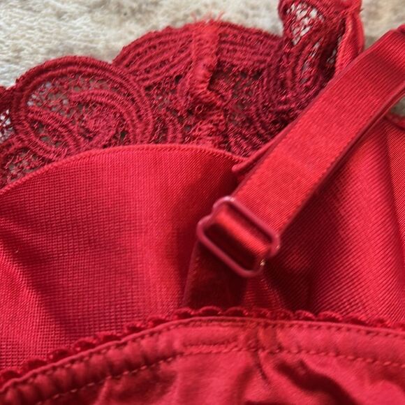 Victoria's Secret Scarlet Lace Slip 36C - Picture 8 of 9